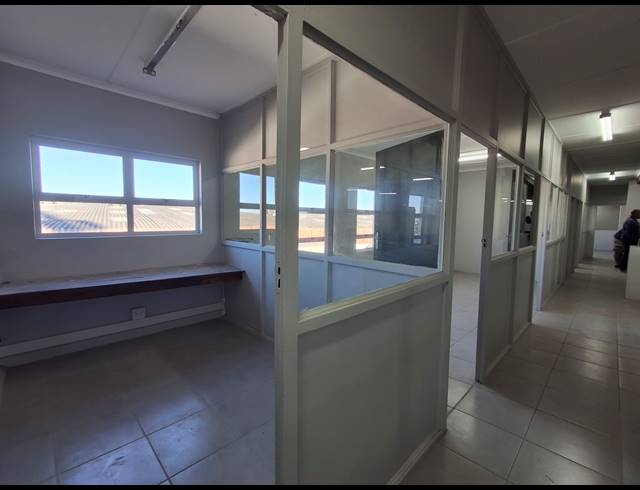 1,085M² WAREHOUSE FOR SALE IN BRAELYN INDUSTRIAL